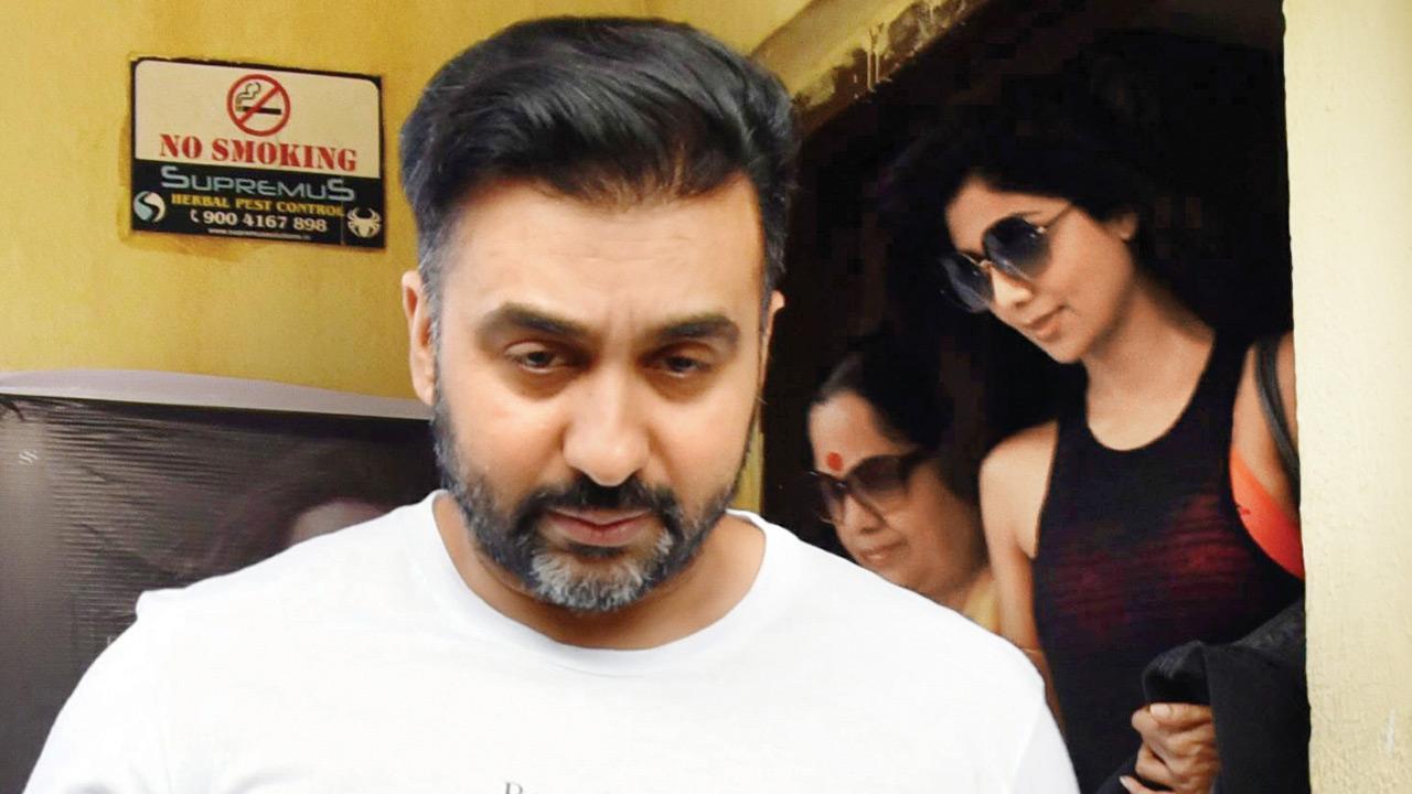 Murtuza Porn Video - Mumbai Crime Branch officers took Rs 25 lakh from Raj Kundra and demanded I  pay up