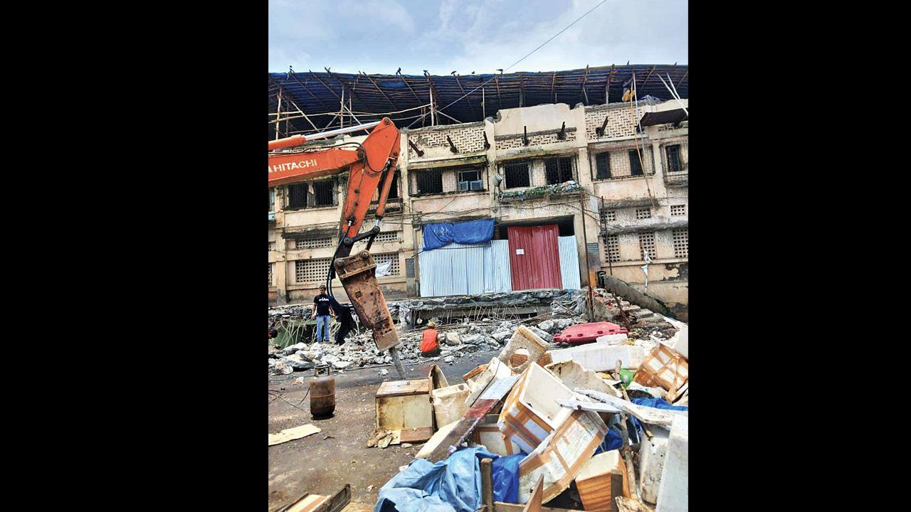 Mumbai: As BMC razes market, fish traders say they’ve nowhere to go