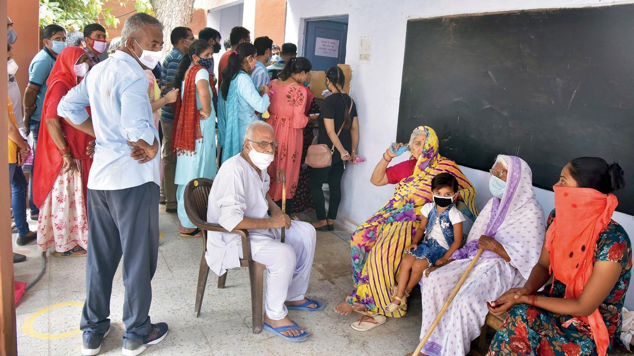 Increase Covid-19 vaccination, says expert panel