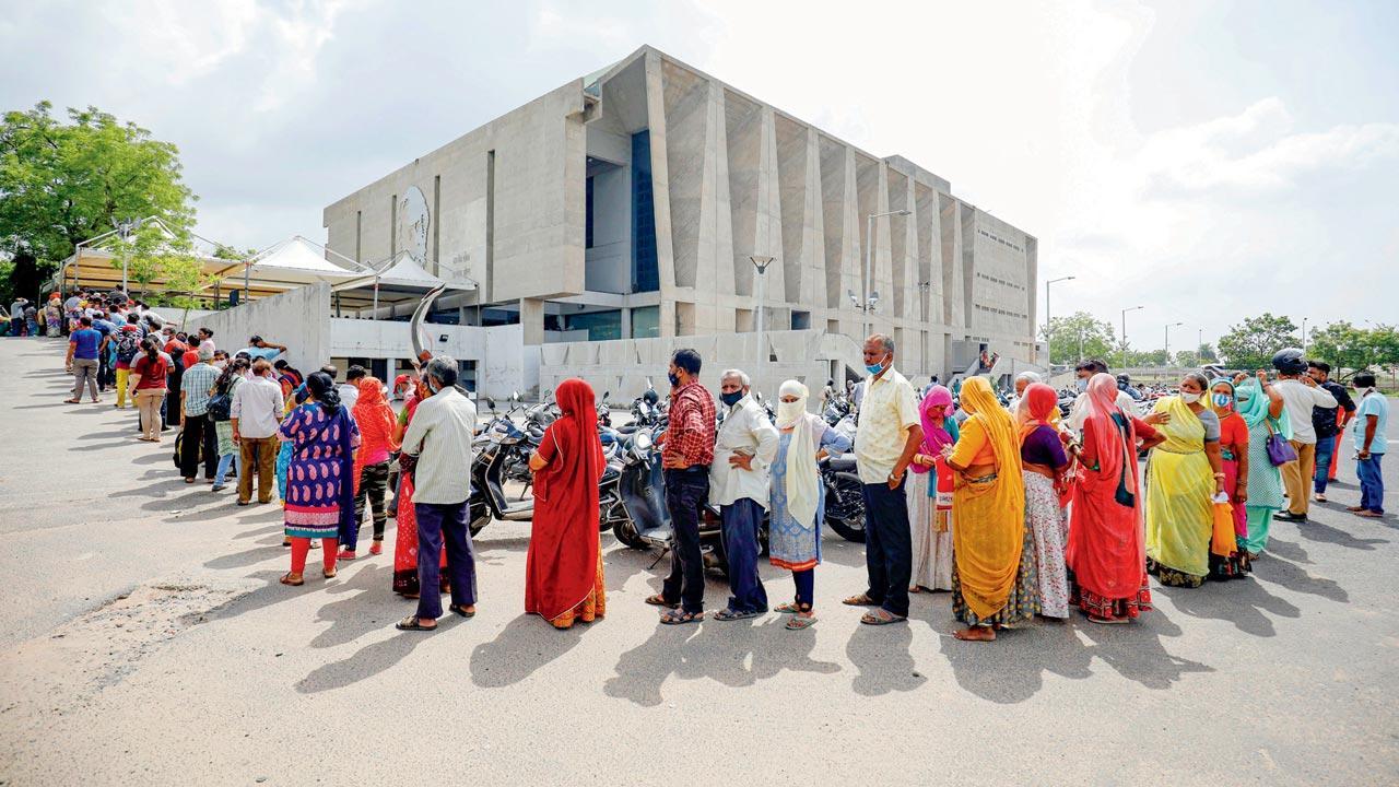 Covid-19: Official toll crosses 4 lakh; active cases drop sharply