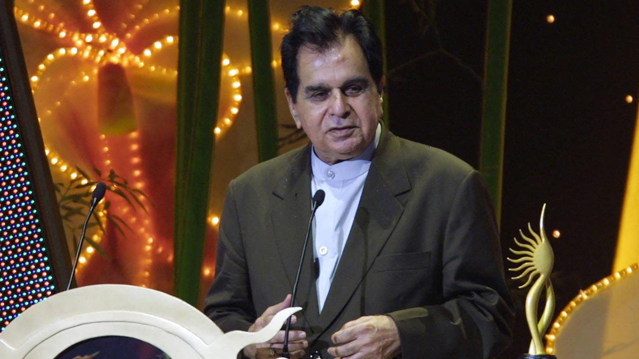 Dilip Kumar no more, Bollywood actors Akshay Kumar, Riteish Deshmukh, Huma Qureshi mourn thespian's death