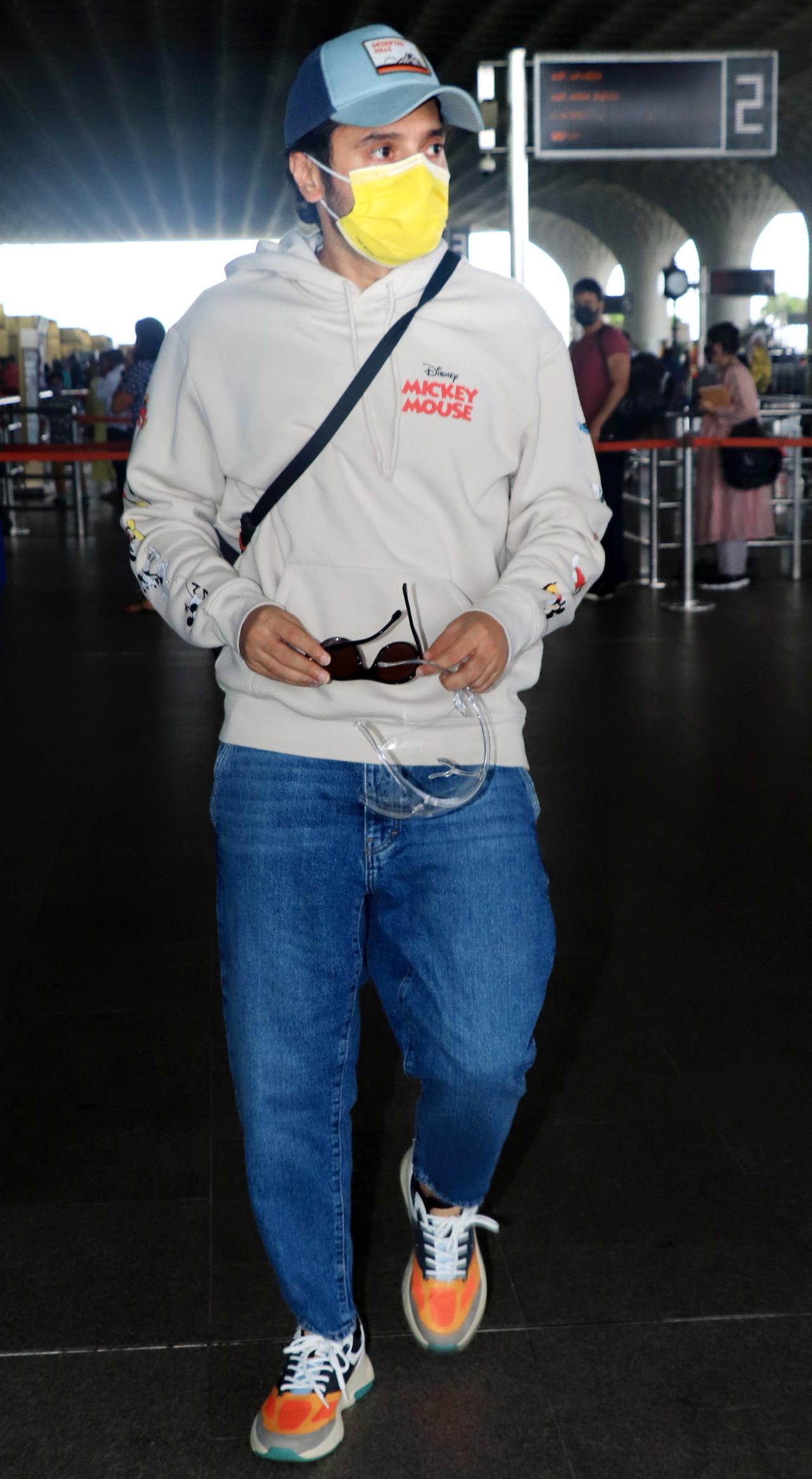 'Mirzapur' star Divyenndu Sharma was also spotted at Mumbai airport.