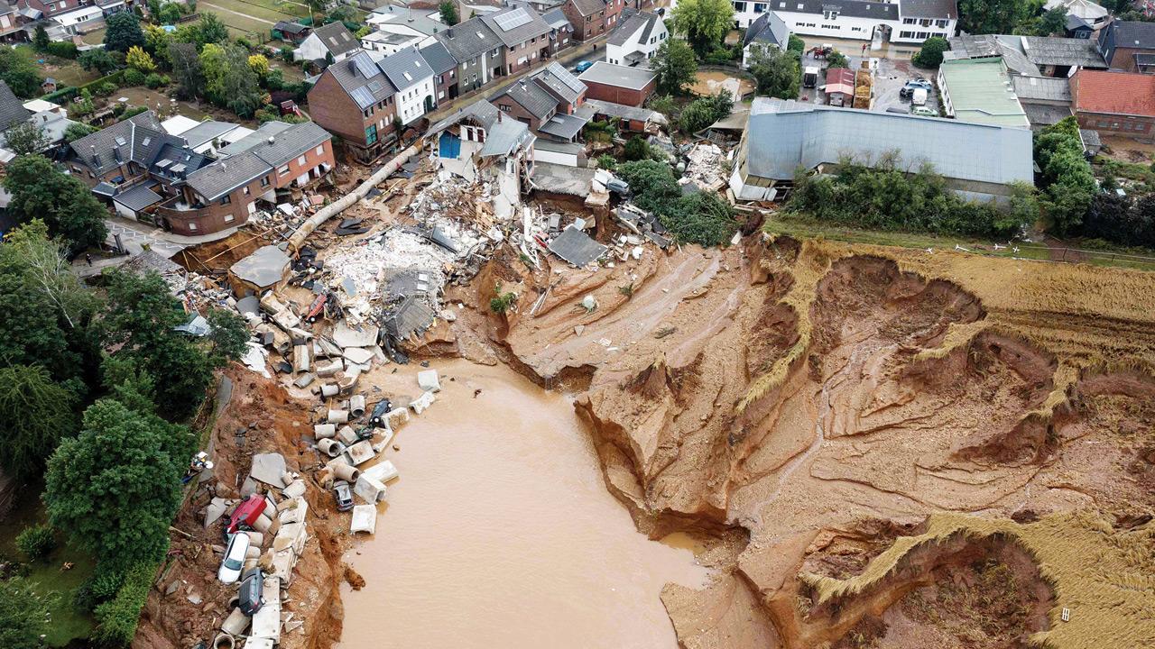 Europe floods Death toll over 120 as rescues continue