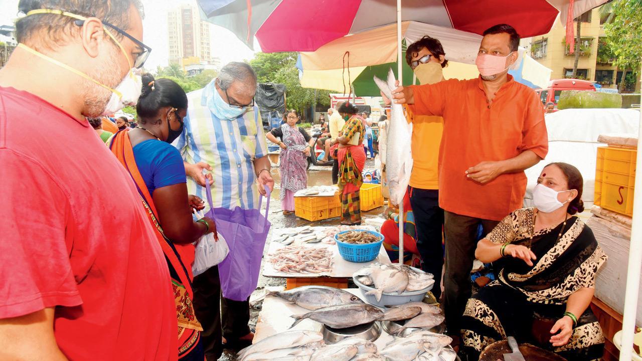 Mumbai: K-West ward’s crowded markets worry BMC
