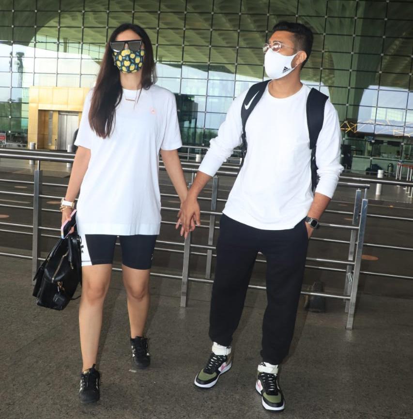 Gauahar Khan and her husband Zaid Darbar were spotted at Mumbai airport. Looks the like couple are off to a much deserved break. Gauahar Khan and her husband Zaid Darbar were spotted at Mumbai airport. Looks the like couple are off to a much deserved break.