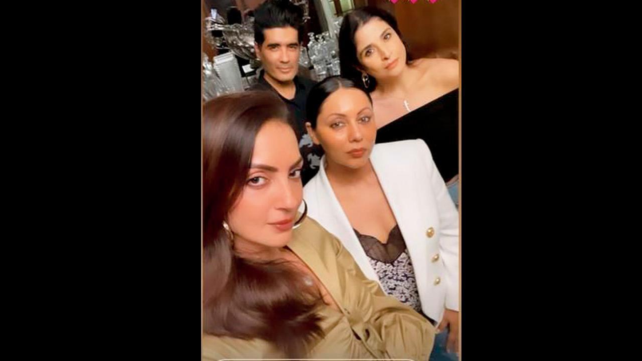 Night out! Gauri Khan, Maheep Kapoor and Seema Khan party at Manish Malhotra's house