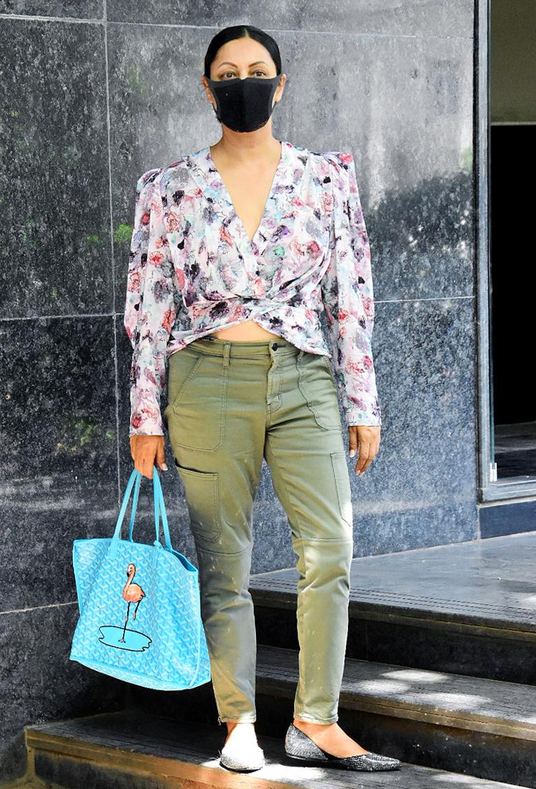 Gauri Khan was spotted at a popular clinic in Khar. SRK's wife looked stylish in her floral tied-down top, and cargo pants.
