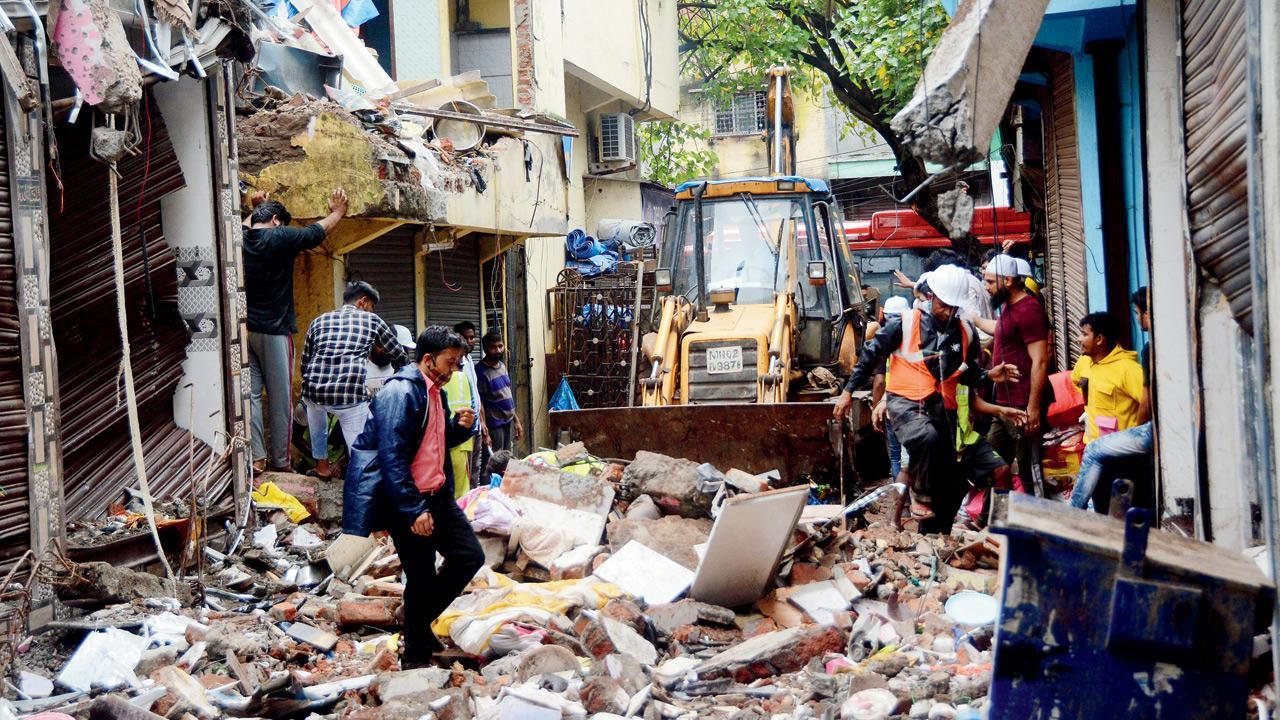 Govandi building collapse: Family was asked to leave dangerous house