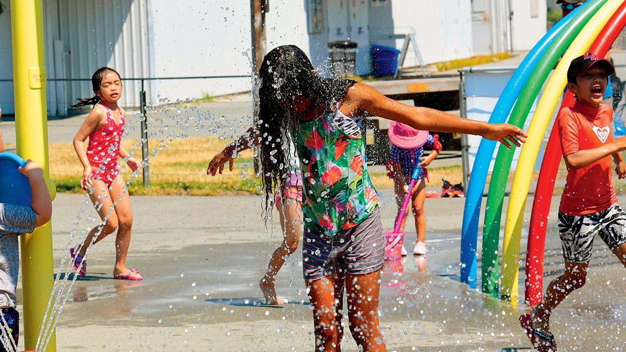 Heat wave across the US north west kills over a dozen people