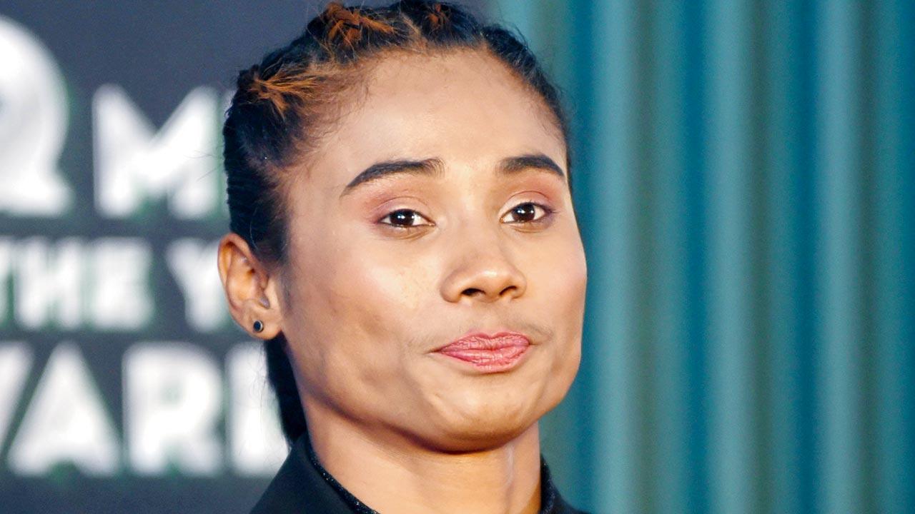 Sports Minister Kiren Rijiju consoles injured sprinter Hima Das