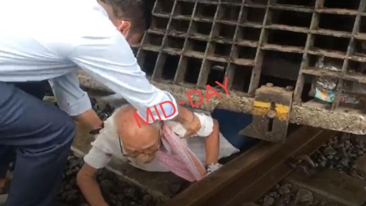 Mumbai: Railway staff saves senior citizen in nick of time at Kalyan station