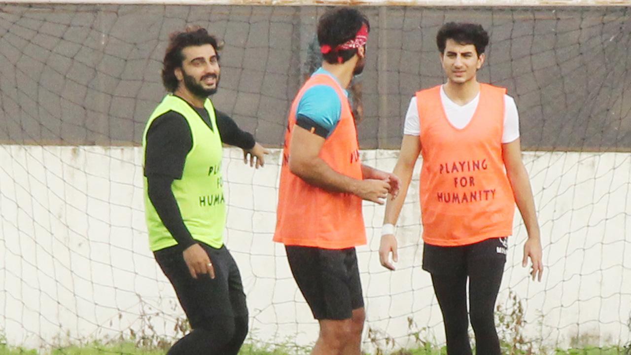 Ranbir Kapoor, Arjun Kapoor and Ibrahim Ali Khan play football in Bandra