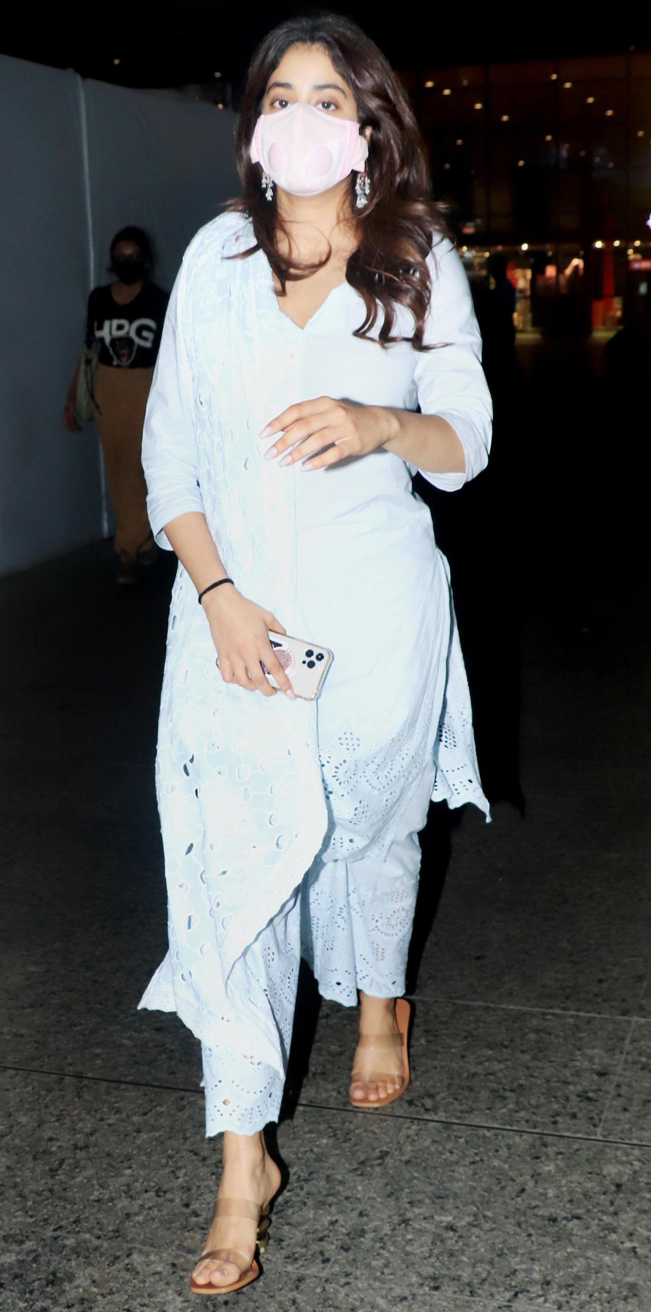 Janhvi Kapoor looked pretty in her traditional attire as she arrived at the Mumbai airport. Janhvi's debut film Dhadak recently completed 3 years, she shared a behind the scene photo from sets of the film and wrote, 