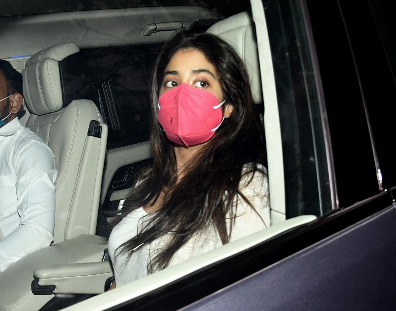 Janhvi Kapoor was also spotted at a popular clinic in Bandra.