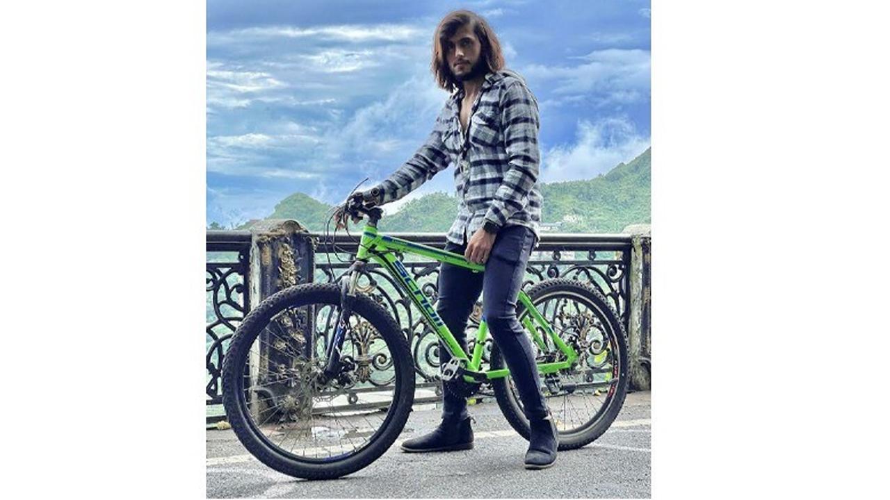Top Model Kartik Sharma makes it big in the fashion industry with his neoteric skills