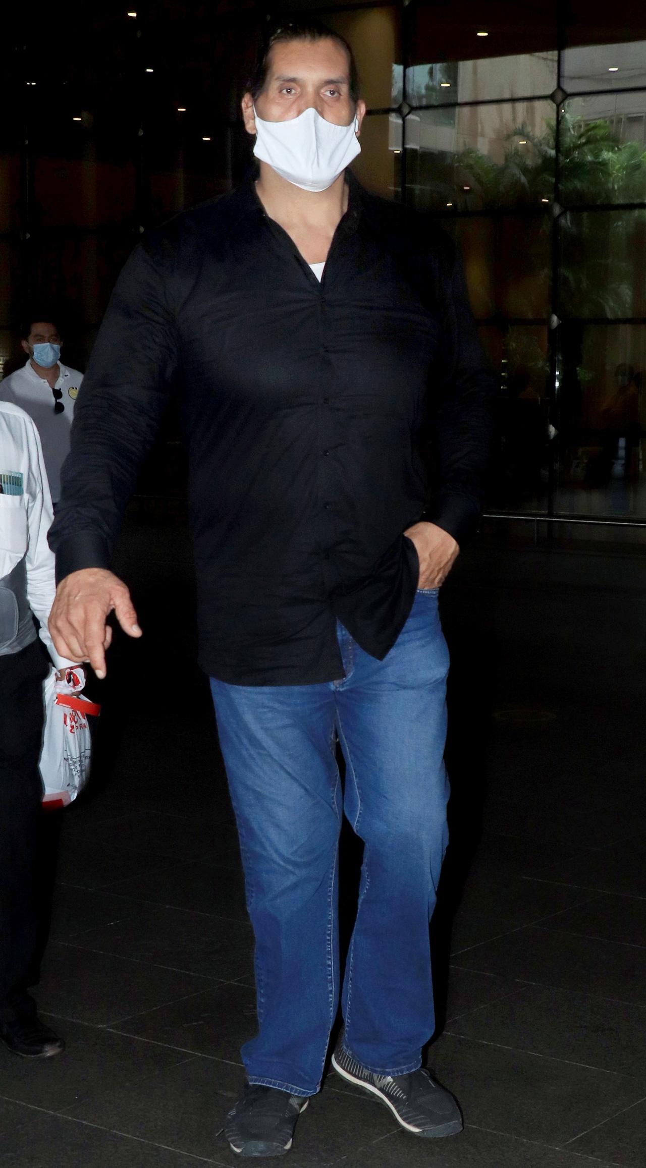 Actor and wrestler The Great Khali was also spotted at the Mumbai airport.