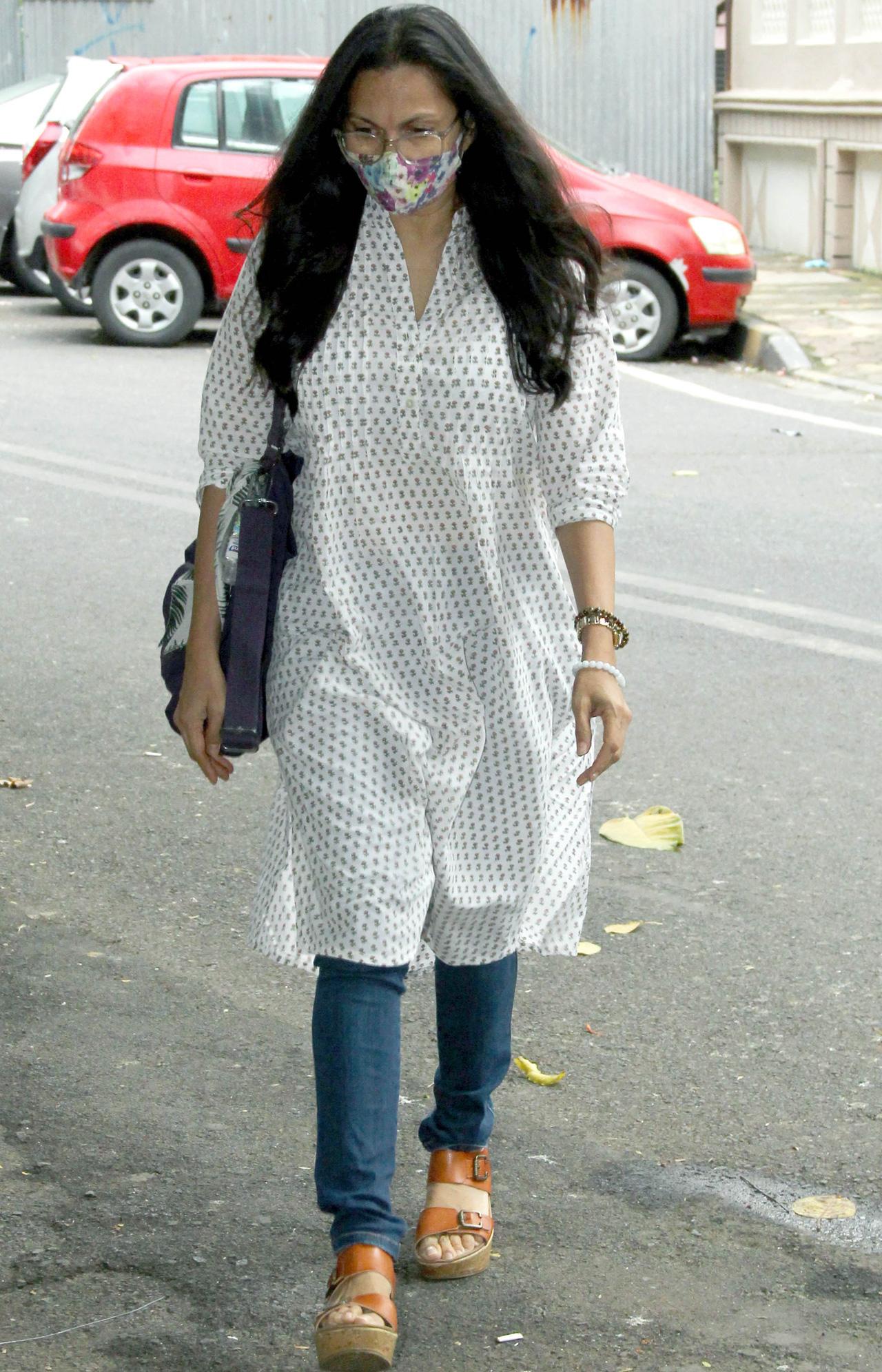 Arshad Warsi's wife and actress Maria Goretti also came in to pay her condolences to her close friend Mandira Bedi.
