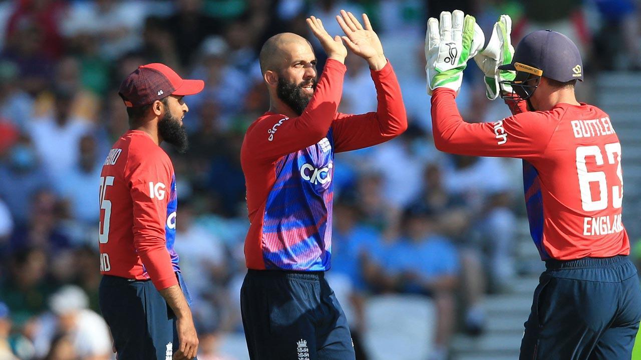 2nd T20I: England beat Pakistan by 45 runs
