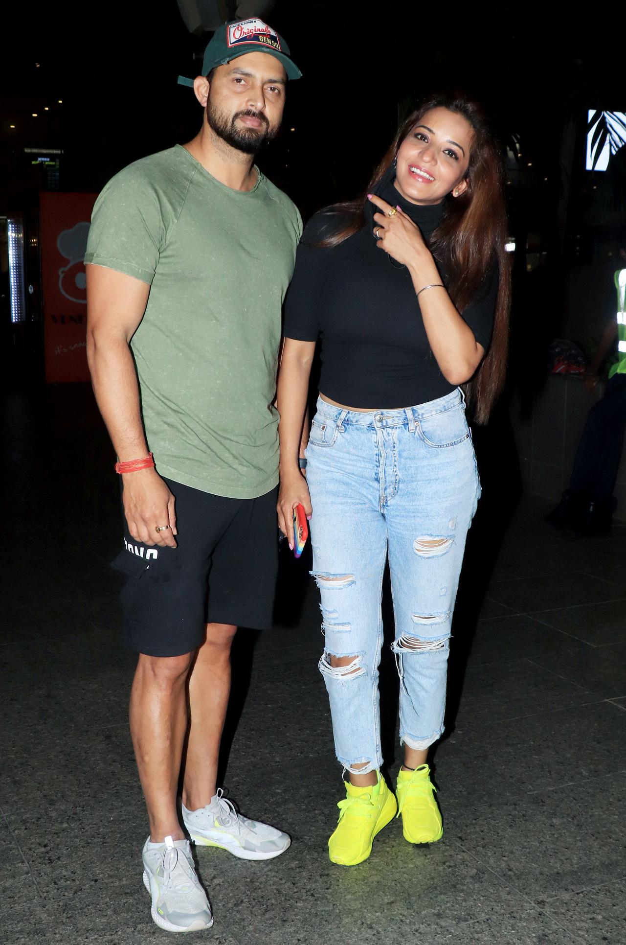 Bhojpuri and television star Monalisa was spotted with her husband Vikraant Singh were spotted at the Mumbai airport. The couple returned from their holiday in Goa.
