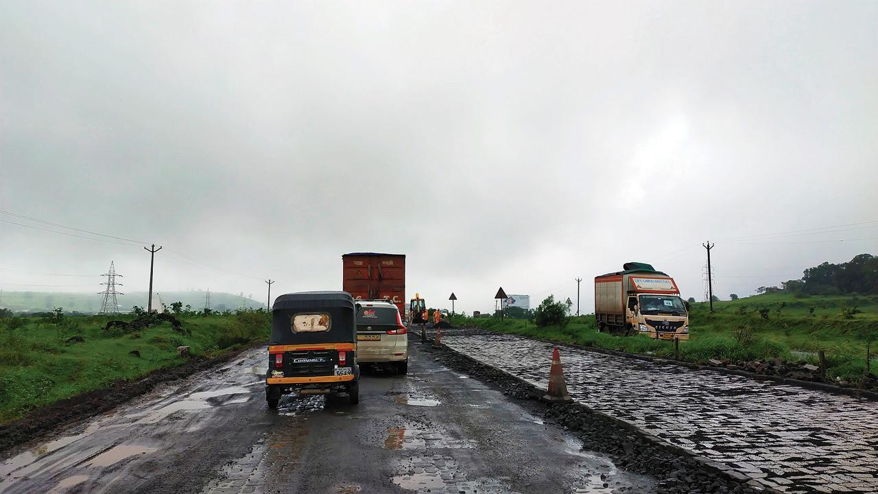 Mumbai-Nashik highway being levelled with paver blocks