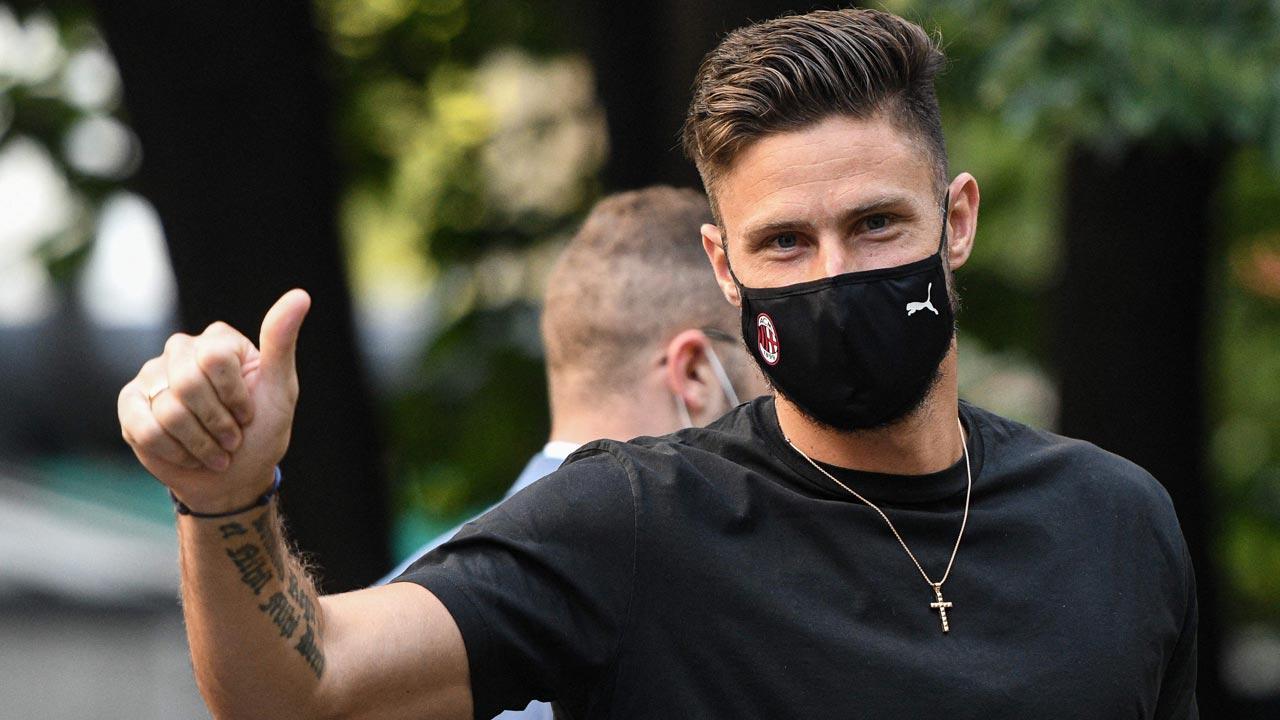 French forward Giroud completes AC Milan move