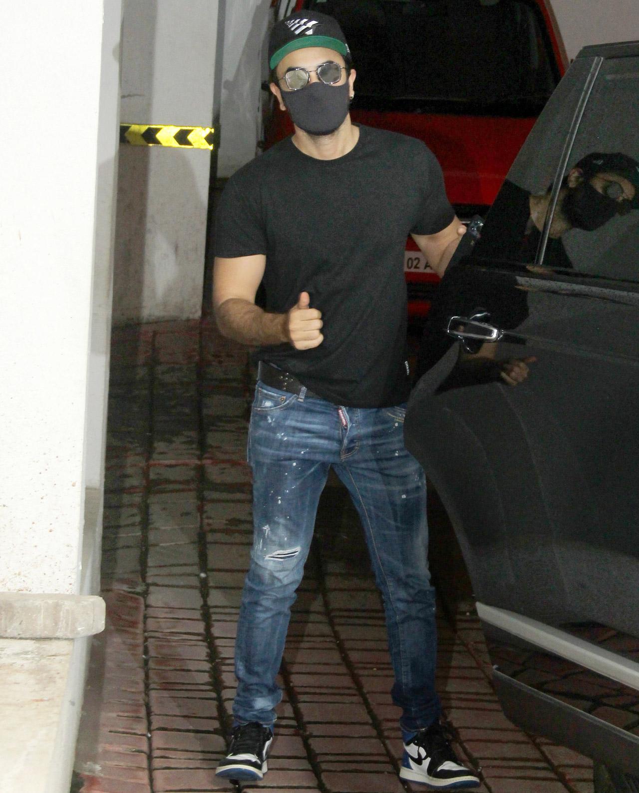 Ranbir Kapoor was also spotted in Bandra. The actor was clicked outside a clinic. 