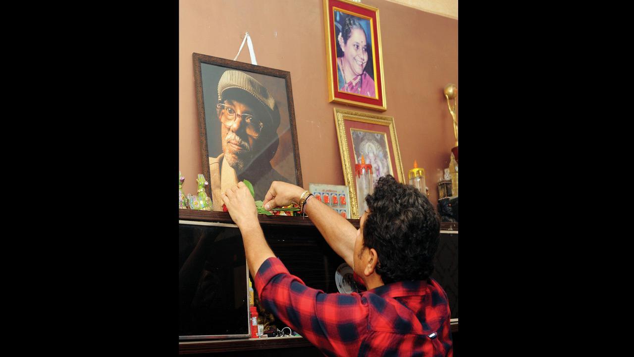 Sachin Tendulkar pays respects to late coach Achrekar on Guru Purnima