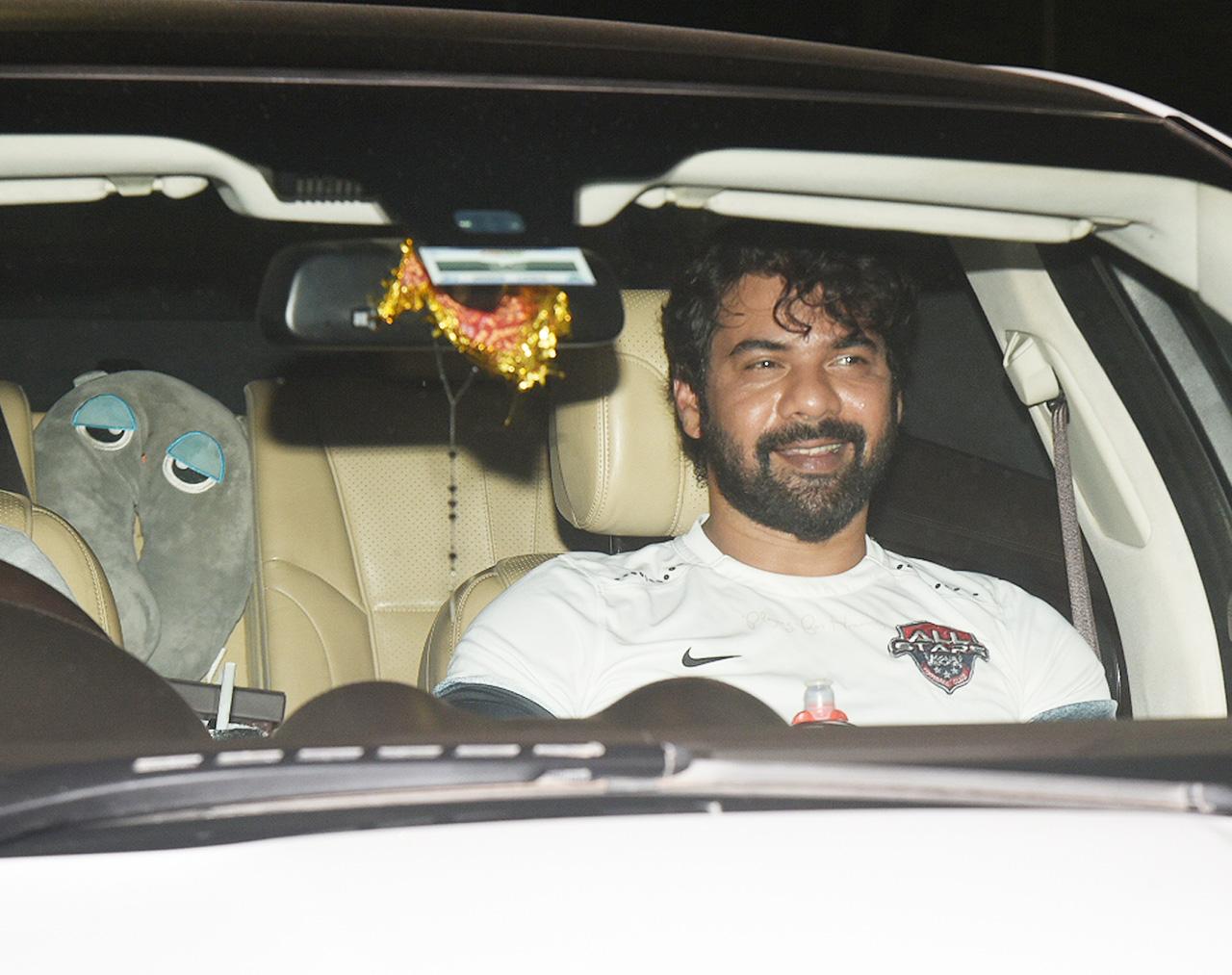 'Kumkum Bhagya' actor Shabir Ahluwalia was also spotted at the football ground in Bandra