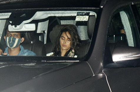 Farhan Akhtar's girlfriend Shibani Dandekar also accompanied him for the Zindagi Na Milegi Dobara 10 year celebrations at Ritesh Sidhwani's residence in Bandra.