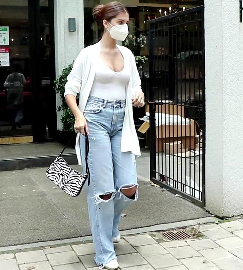 Tara Sutaria was also clicked in Juhu, she was spotted at a popular store. 'Student Of The Year 2' actress looked pretty in her white top, a matching shrug and distressed denim. On the work front, Tara has multiple releases lined up 'Tadap', 'Heropanti 2' and 'Ek Villian 2'.