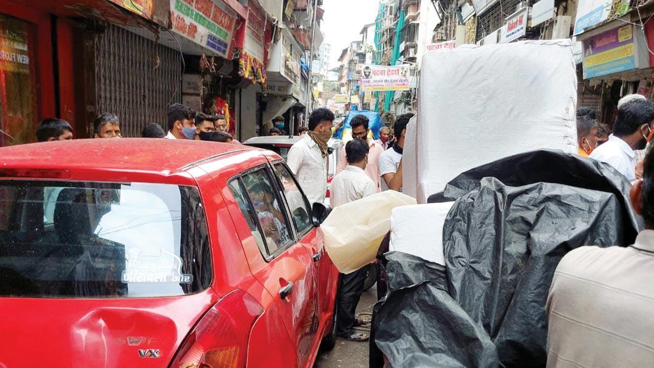 Mumbai: Traders irked as BMC acts against tempos, handcarts