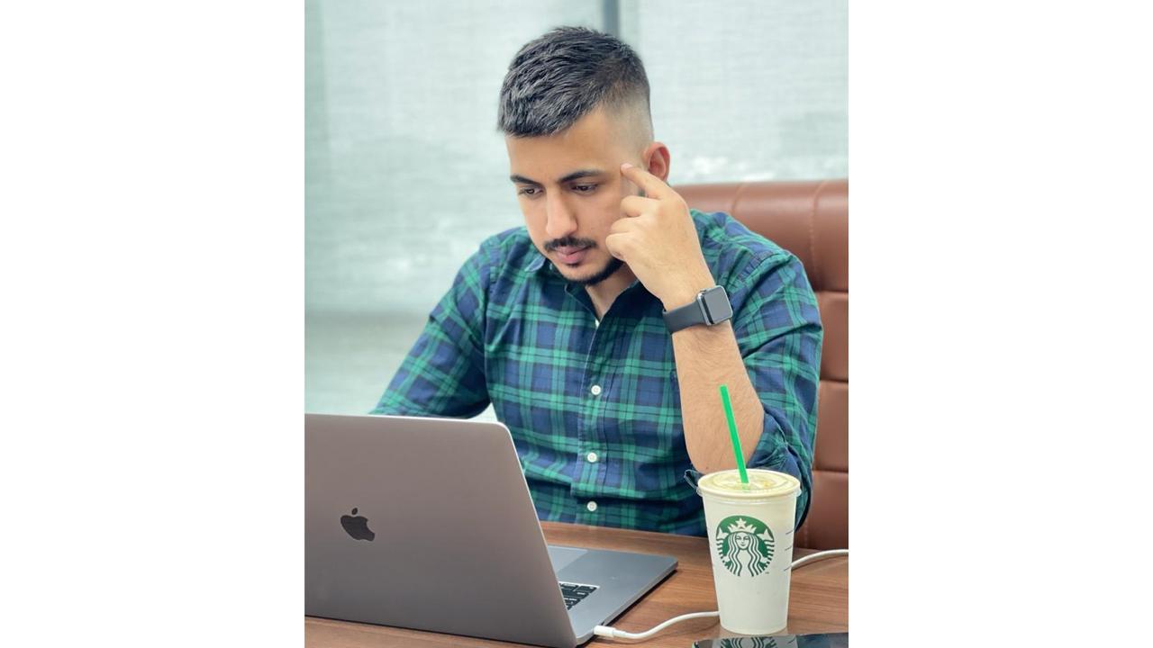 Zeeshan Bhatt's Inspiring Story of Becoming a 23 Years Old Digital Entrepreneur