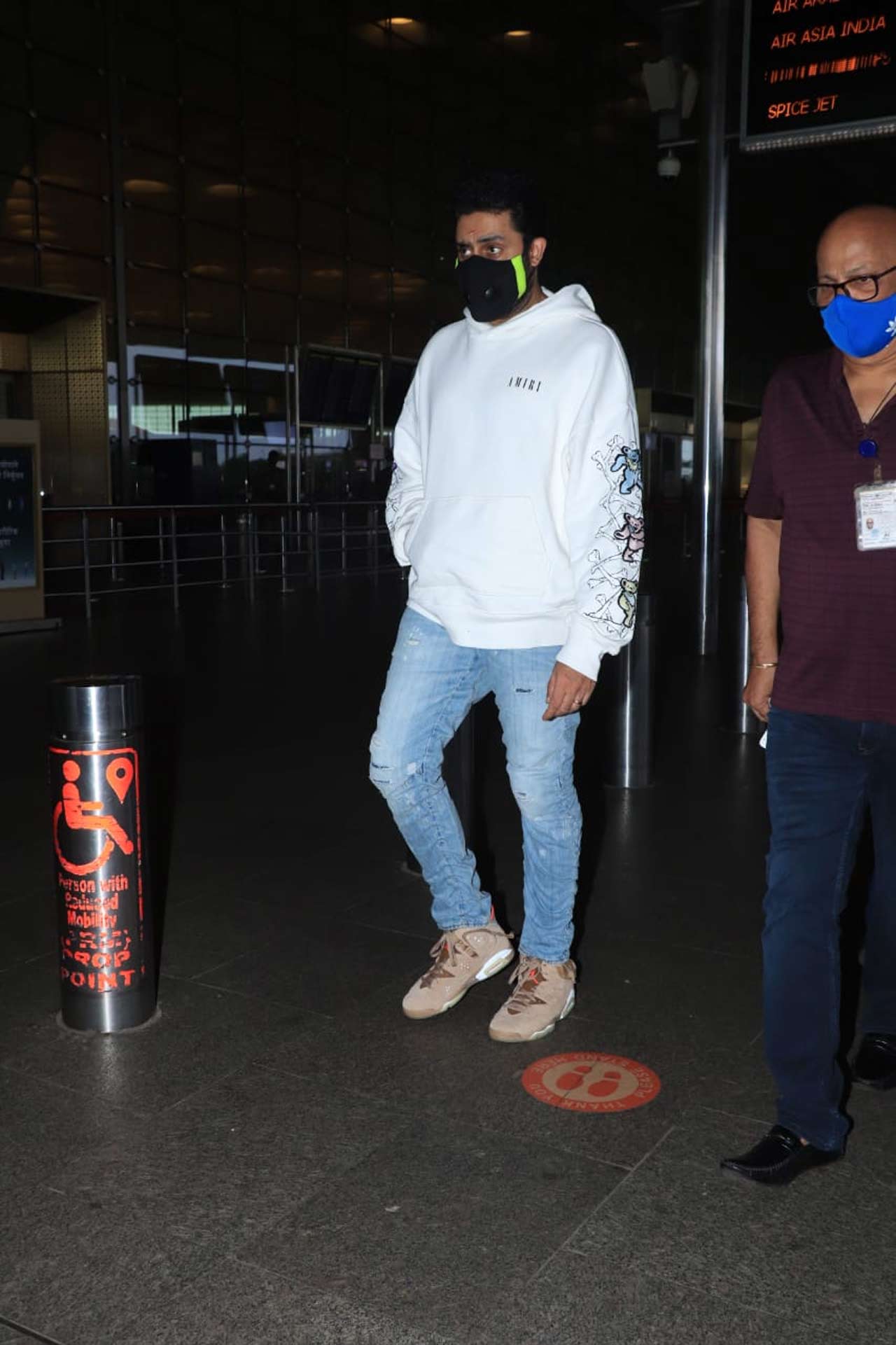 Abhishek Bachchan was also spotted at the Mumbai airport. The actor was seen wearing a white coloured hoodie paired with a basic pair of denim during the outing. Abhishek, on the work front, has Bob Biswas and Dasvi. Both the projects are said to release later this year.