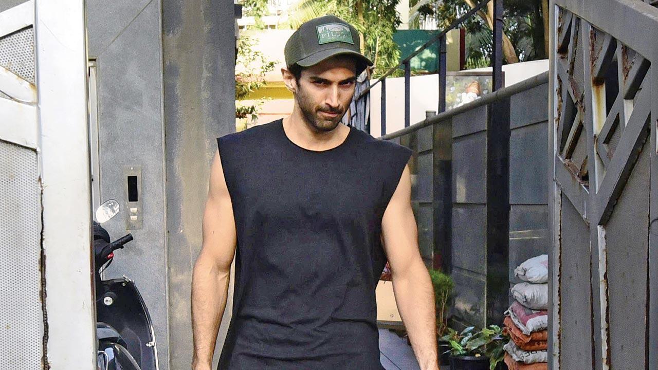 Have you heard? Aditya Roy Kapur is gearing up for musical venture; Esha Deol turns producer