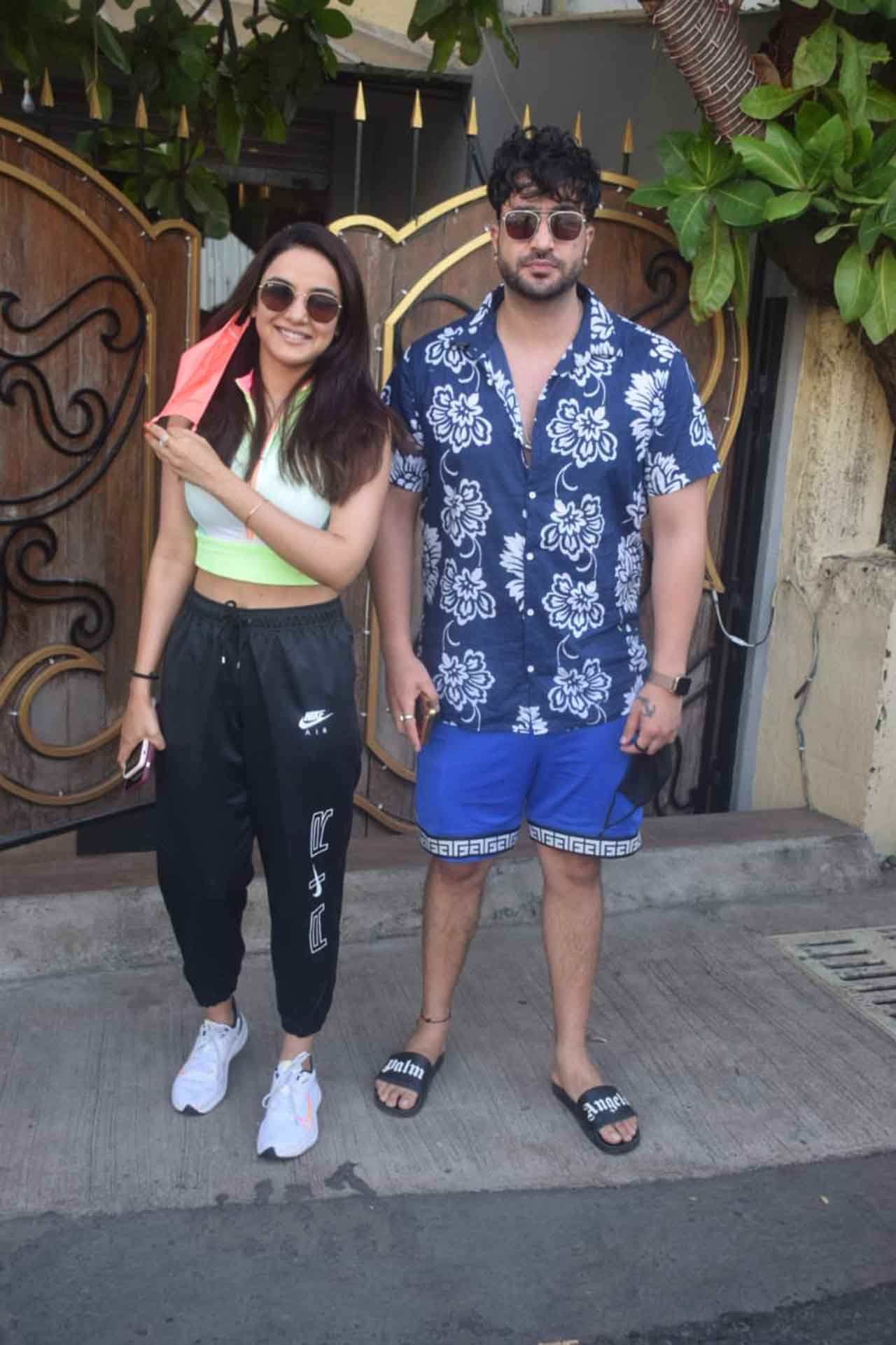 Aly Goni and Jasmin Bhasin posed for the shutterbugs when snapped together at a popular SPA in Juhu, Mumbai. 