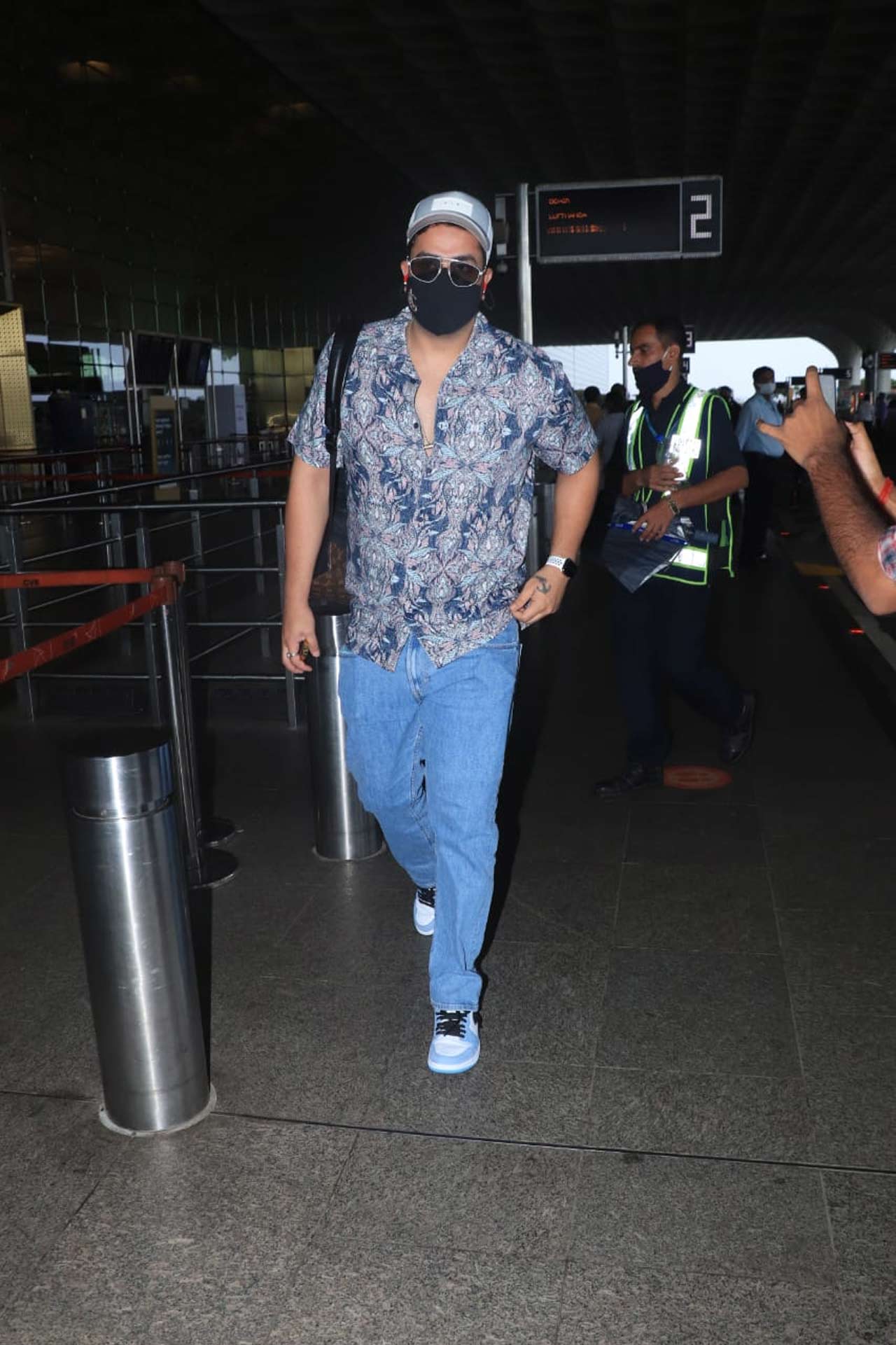 Aly Goni was also spotted at his casual best at the Mumbai airport.