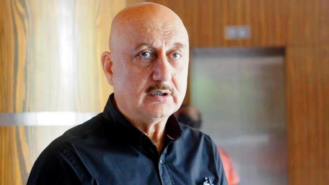 Anupam Kher shares video of Russian army school cadets singing 'Ae Watan'