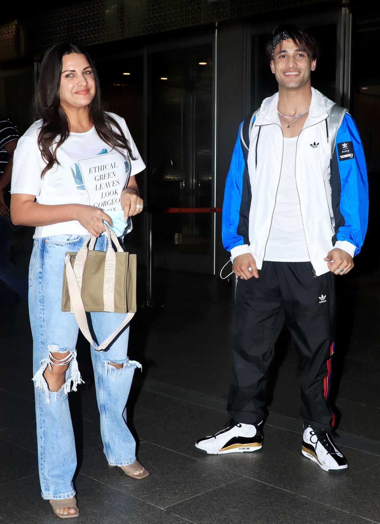Himanshi Khurana and Asim Riaz returned from Chandigarh, where the latter celebrated his birthday with his friends and family. Asim, who turned 28 on July 13, released his rap song video 'Sky High', which features Himanshi and Asim's brother Umar Riaz.
