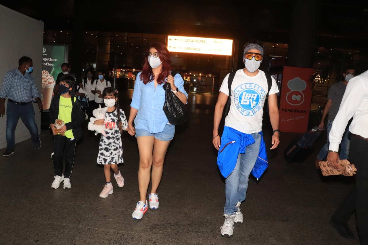 Ayushmann Khurrana was also clicked at the Mumbai airport with his entire family - Varushka, Virajveer and Tahira.