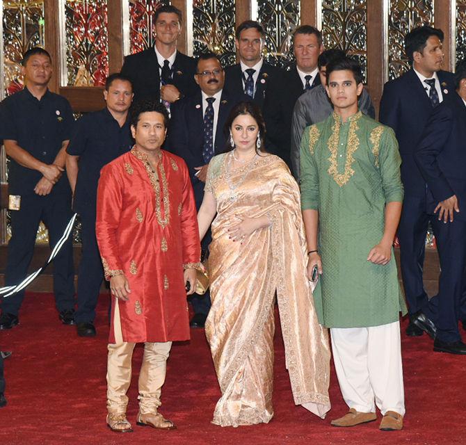 The Tendulkars were in the house! Sachin Tendulkar attended Isha Ambani and Anand Piramal's wedding reception with wife Anjali Tendulkar and son Arjun Tendulkar.