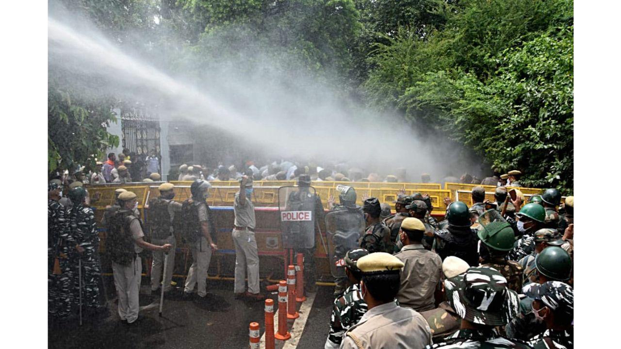 BJP workers try to cut water supply to Delhi Jal Board chief's house, face water cannons