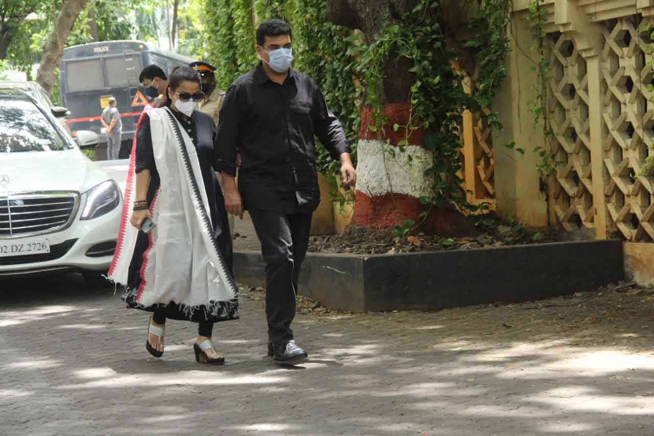 Vidya Balan and husband Siddharth Roy Kapur also came in to pay their last respects to Dilip Kumar.