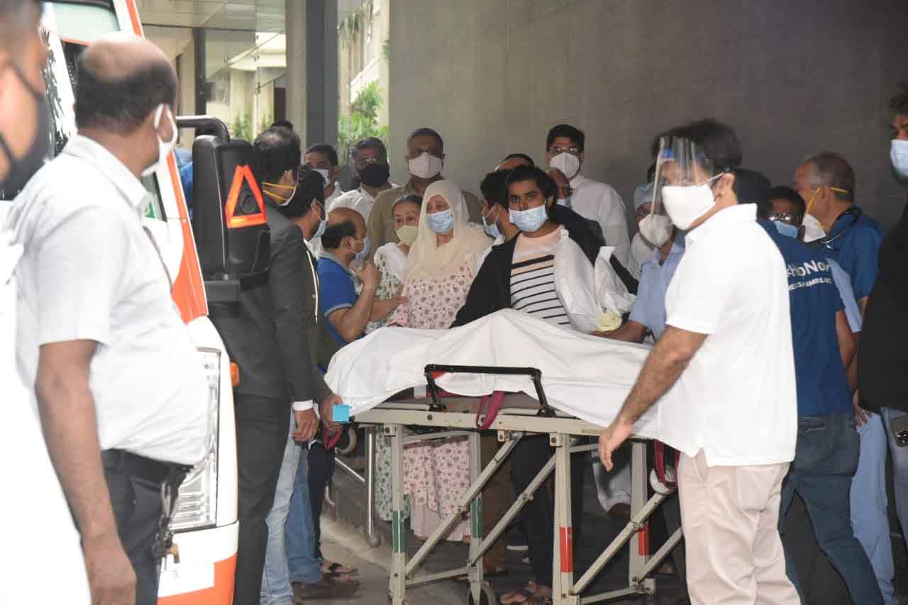 Dilip Kumar passed away on Wednesday morning after prolonged bouts of illnesses. He was 98. Dilip Kumar was laid to rest at Juhu Kabrastan on 7 July. Thespian was given a funeral with full state honours. All pictures/mid-day photographers and Yogen Shah