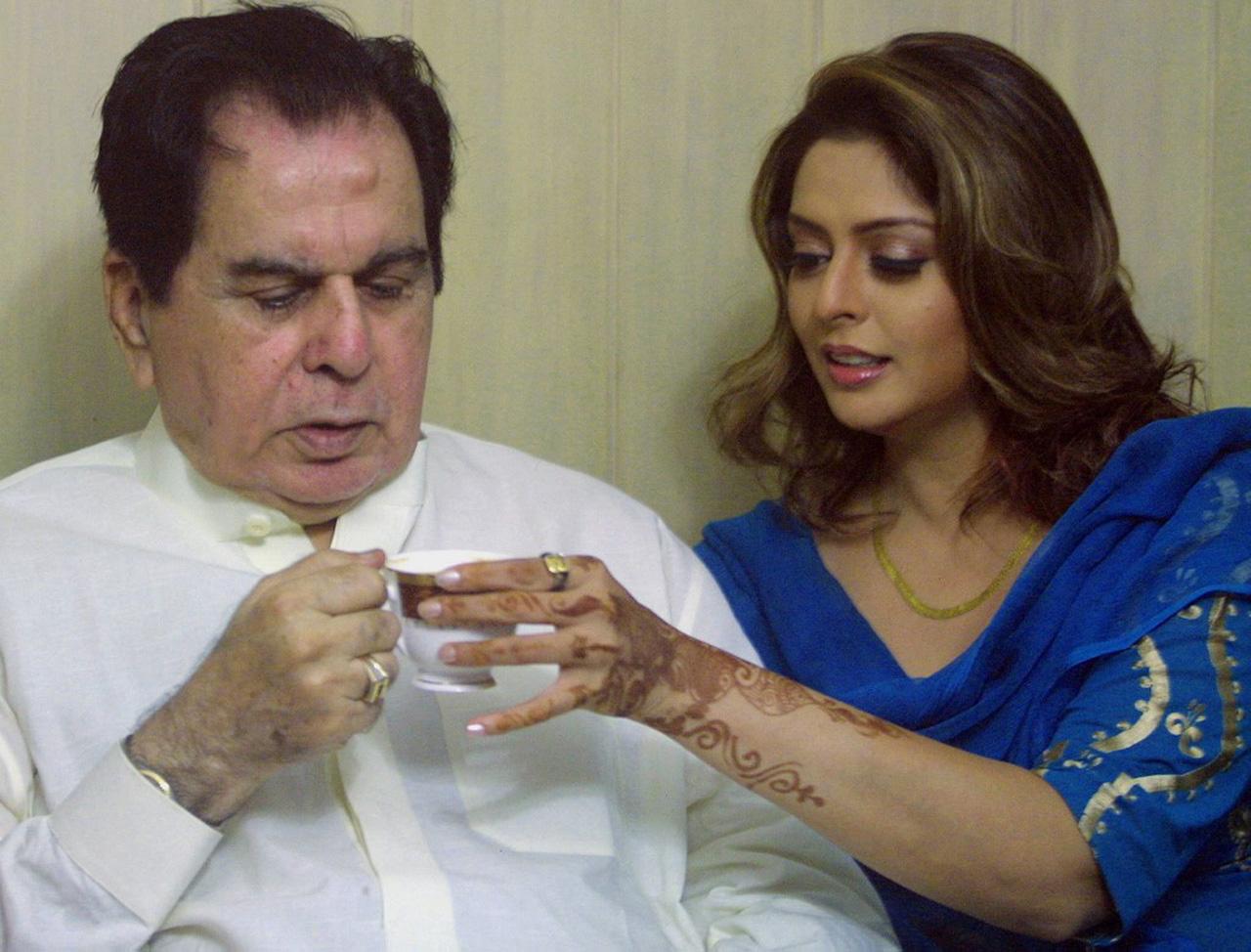 Dilip Kumar is handed a cup of tea by actress Nagma at the announcement of the release of the Bhojpuri film 'Ab Ta Banja Sajanwa Hamaar' in Mumbai, on September 16, 2006