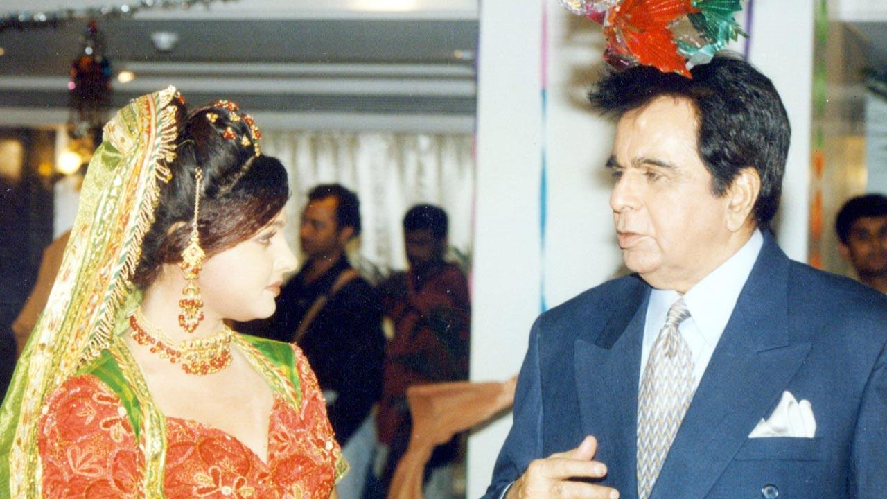 A candid picture of Dilip Kumar and Mamta Kulkarni. The duo had shared screen space in 1998's 'Qila'