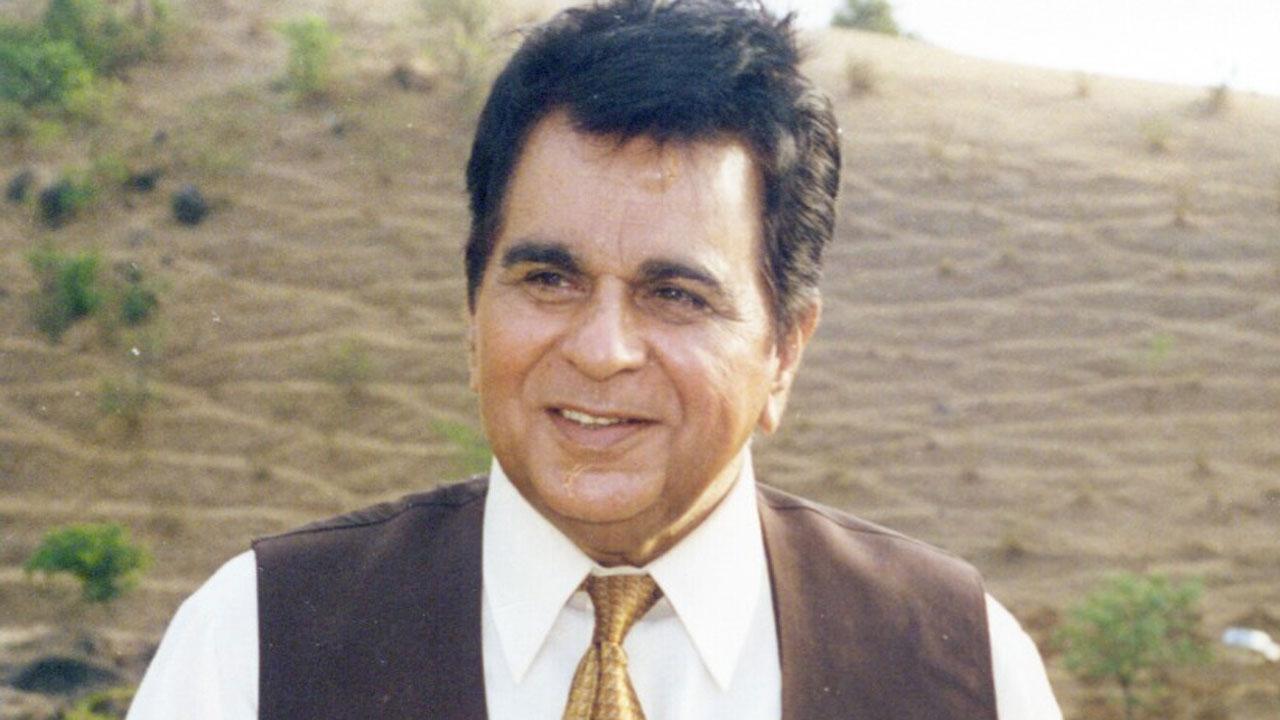 Dilip Kumar draped with the Tricolour, accorded a state funeral