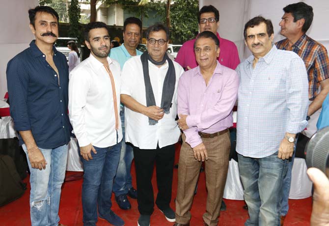 Sunil Gavaskar with director Subhash Ghai, Manish Goswami (r) and his son Siddhant (2L)&nbsp; at the event in Andheri
