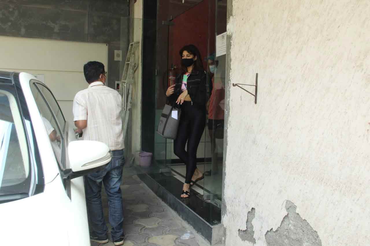 Jacqueline Fernandez wan snapped leaving a gym in Bandra, Mumbai. The actress recently featured in the music video 