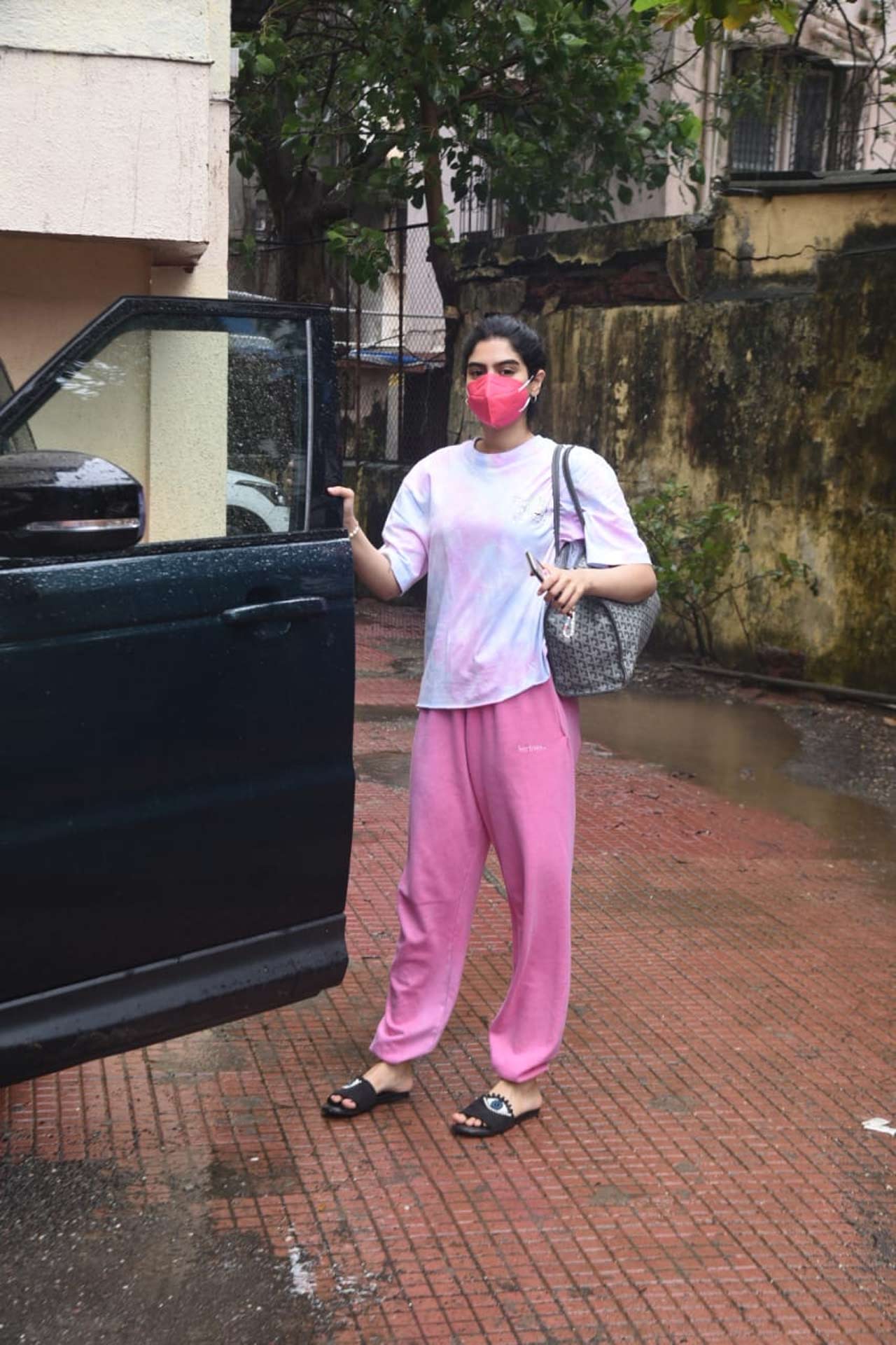 Khushi Kapoor, who is said to make her Bollywood debut soon, was snapped at a gym in pink track pants and a white tank top.
