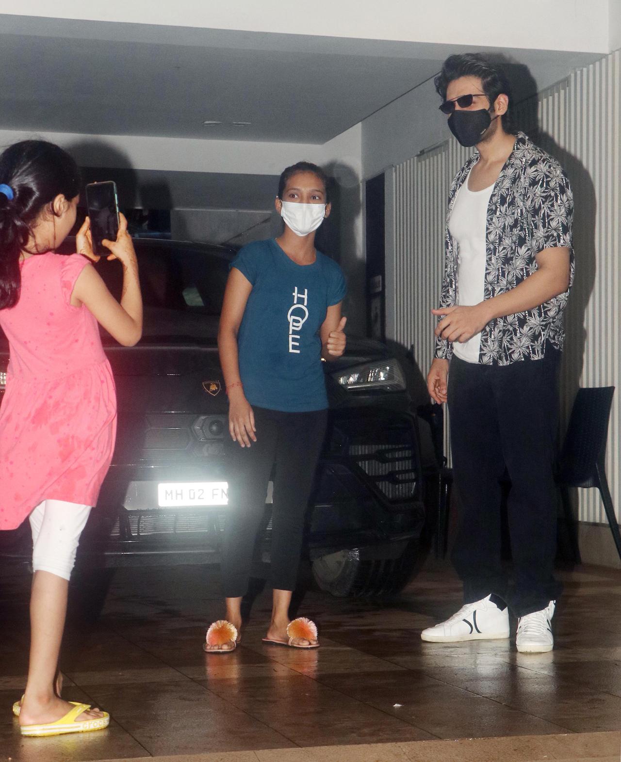 On the work front, Kartik Aaryan has been roped in to star in filmmaker Hansal Mehtas next titled 'Captain India'. The poster of the film was released on Friday. In picture: Kartik with his fans outside his residence in Juhu, Mumbai.